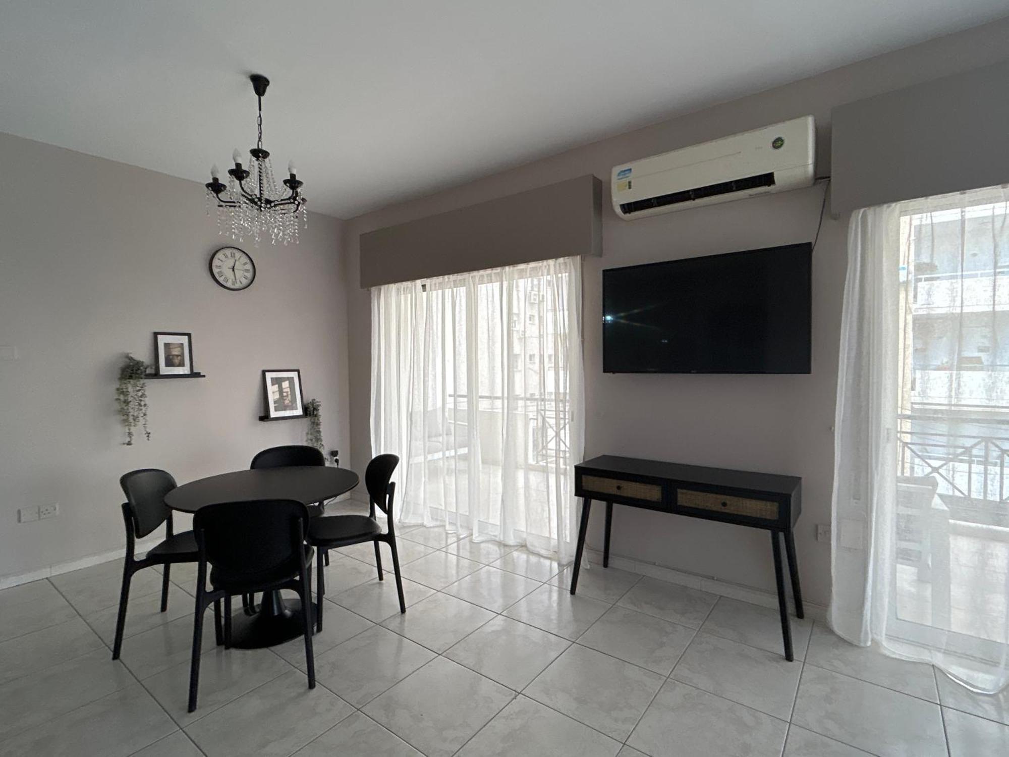 Beach Apartment'S Лимасол Экстерьер фото
